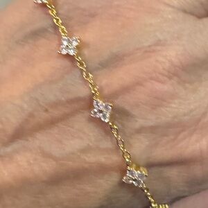 Delicate clover design bracelet in gold and CZ